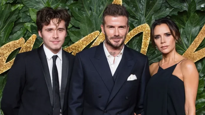 Composición de las historias de Instagram de Victoria Beckham y una foto actual de Brooklyn Beckham con gesto serio.